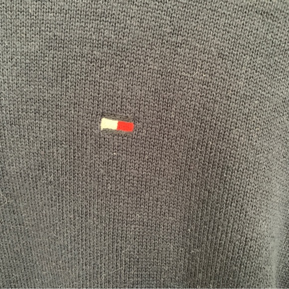✨2/$30✨ Tommy Hilfiger Pull-over Sweater - Picture 3 of 4